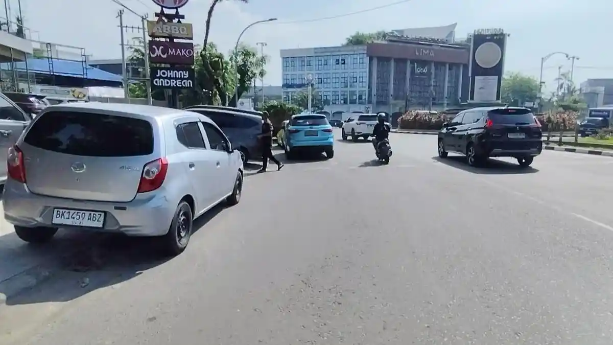 Alih Fungsi Trotoar di Depan JCO Adam Malik Dikeluhkan, Pemkot Siapkan Tindakan
