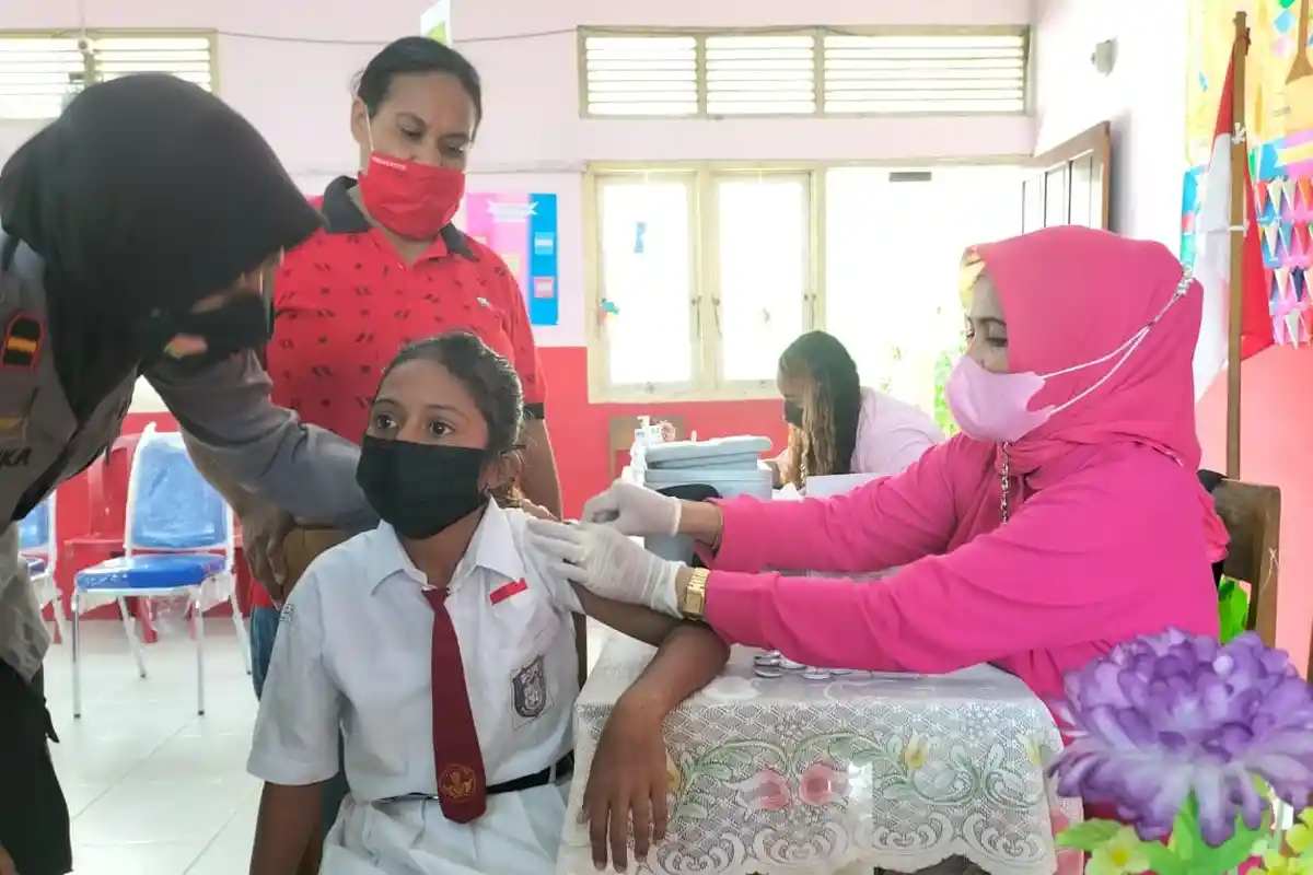 65 Anak SD 6-11 Tahun di Masohi Mulai Disuntik Vaksin Dosis Pertama