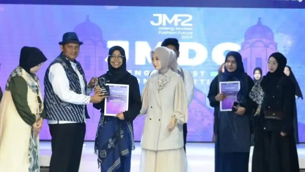 Sunyi yang Menjahit Harapan: Cerita Madina Salma, Desainer Muda Tuli dari Semarang