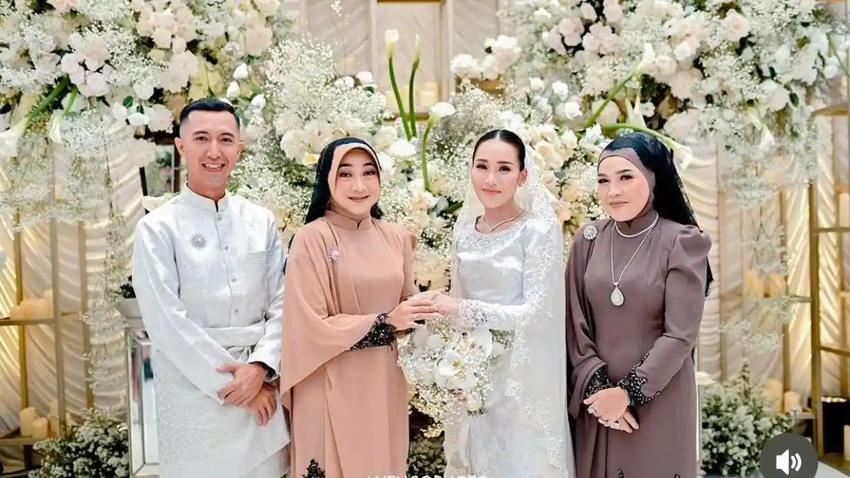 Terkuak Usaha Calon Mertua Ayu Ting Ting, ini Sosok Rakaya Ibu Sambung ...