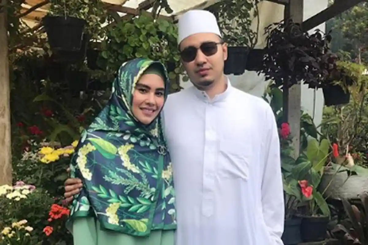 Mengintip Rumah Habib Usman yang Lama, Tak Semewah Hunian Kartika Putri Kini, Ditutupi Plastik Hijau