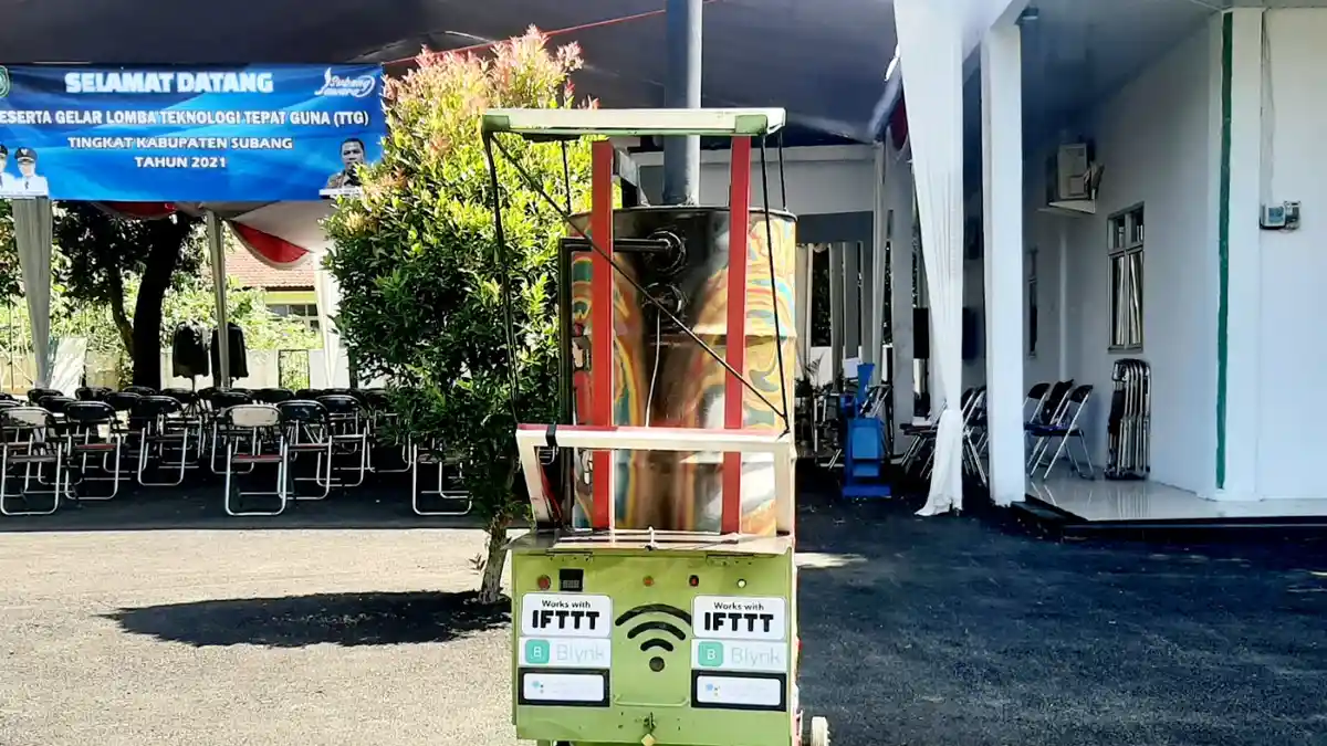 Juru Tulis Desa Tamatan SMA di Subang Ciptakan Incinerator Pemusnah Sampah Berbasis IoT