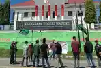 Kader-HMI-saat-demo-di-depan-Kejaksaan-Negeri-Majene.jpg