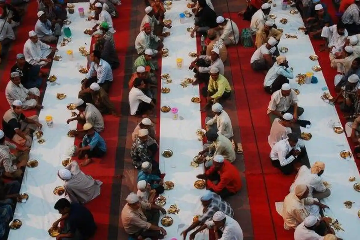 Ramadan Tetap Patuhi Prokes: Boleh Bukber, Dilarang Ngobrol hingga Ceramah Maksimal 15 Menit