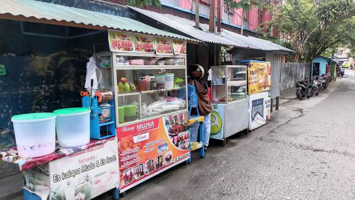 Yuk ke Warung Mujna, Ada Aneka Es dan Jus Cocok Tuk Berbuka Puasa