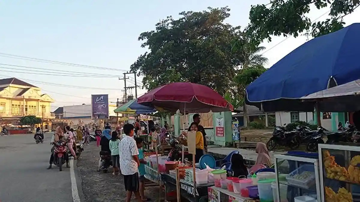 Tugu Macan di Mesuji Jadi Lokasi Ngabuburit dan Berburu Takjil
