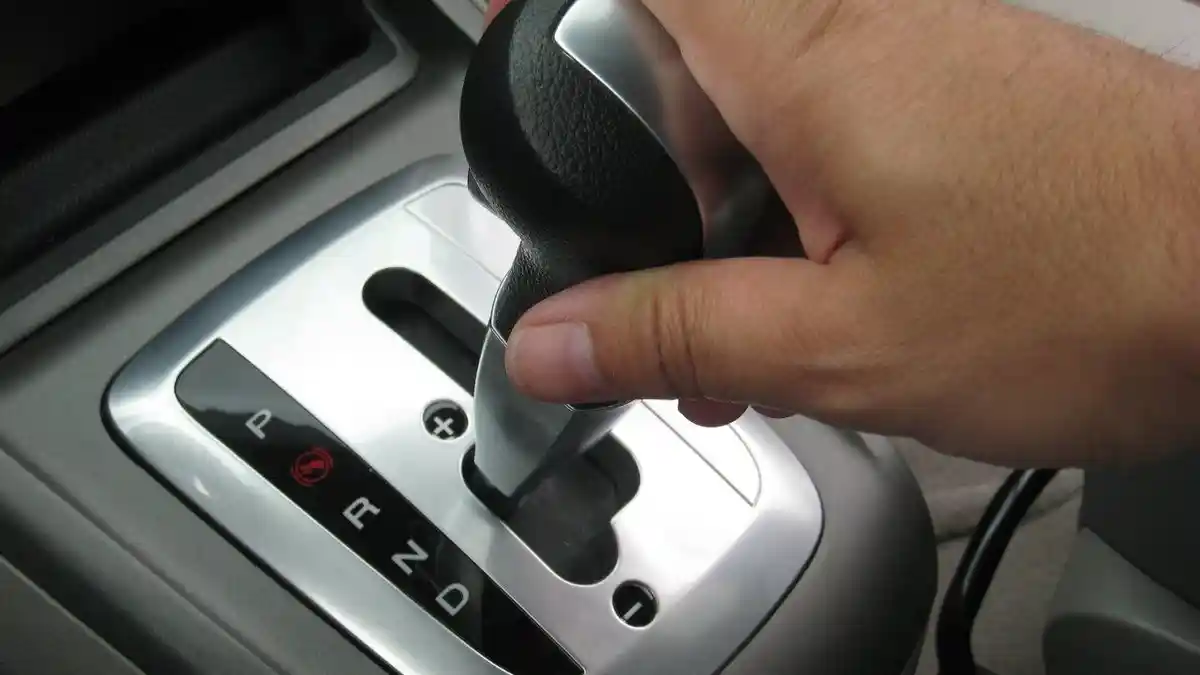 Mengenal Kode dan Angka pada Perseneling Mobil Matik : P, R, N, D, 2 dan L