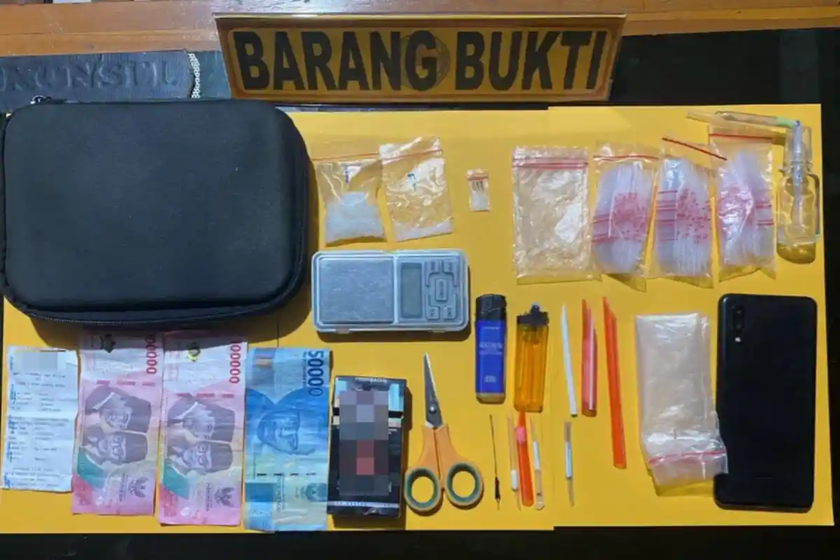 BREAKING NEWS Polres Konawe Selatan Tangkap Ibu, Anak dan Keponakan Jadi Pengedar Narkoba di Kolono