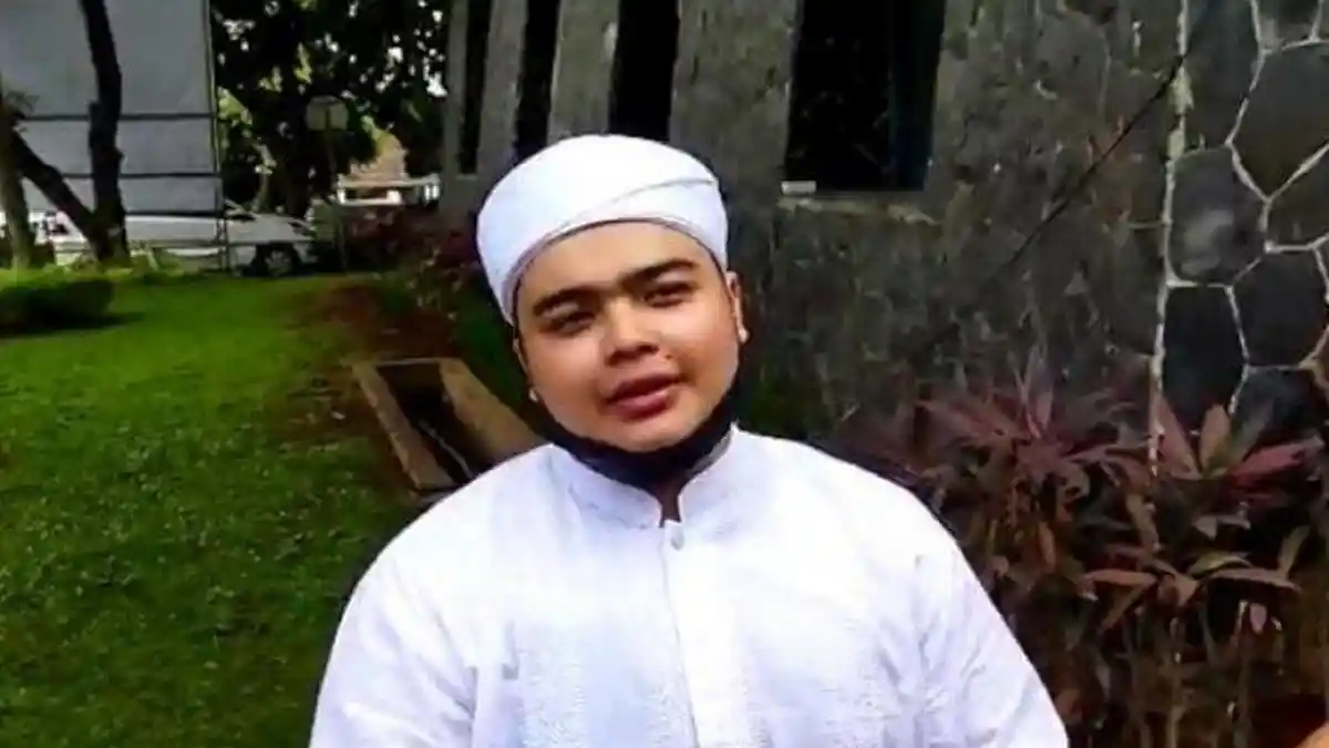 Aktif Berdakwah Hingga Dikenal Sebagai Pengusaha Madu, Berikut Sosok Mendiang Ameer Azzikra