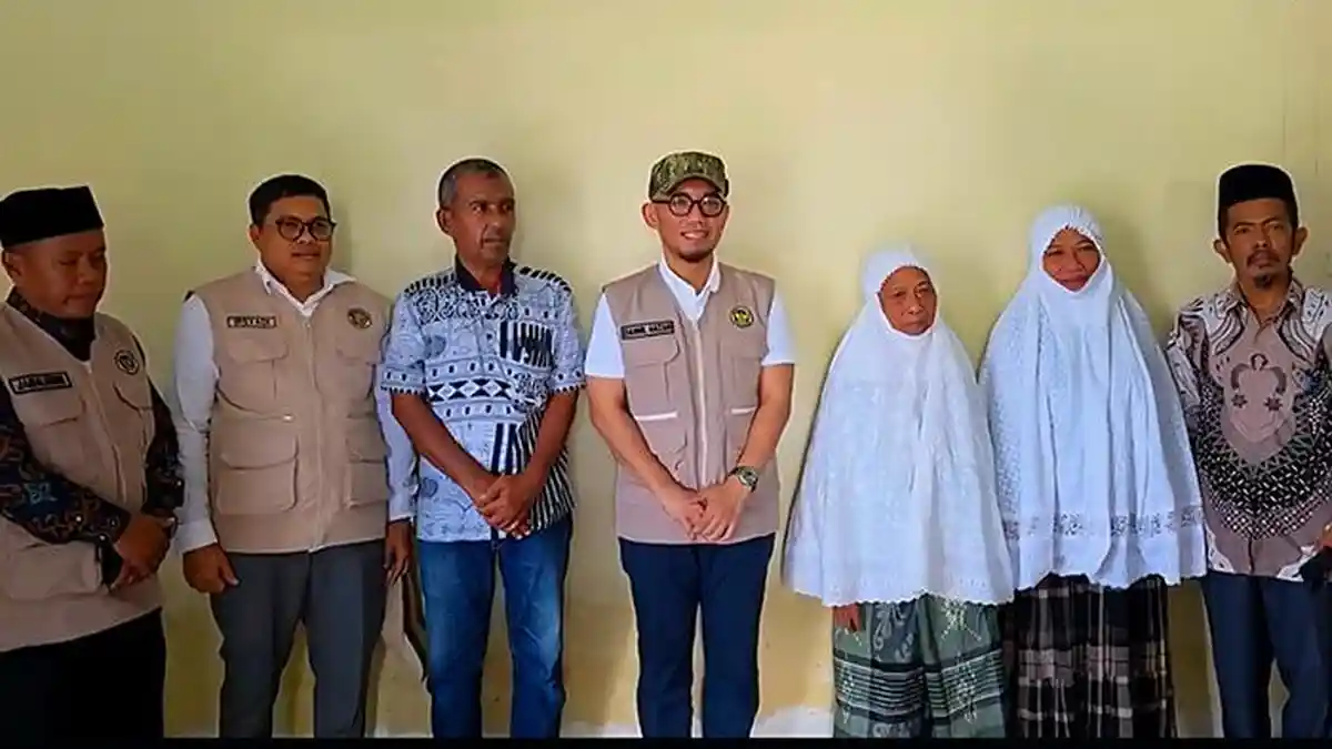 32 Jamaah Haji Aceh Dapat Pelunasan Utang, Wamenhaj Sambangi Rumah Jamaah di Pijay - Serambinews.com