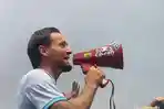 Kapten-Persib-Marc-Klok-memberikan-sambutan-kepada-ribuan-Bobotoh.jpg