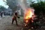 BECAK MOTOR TERBAKAR