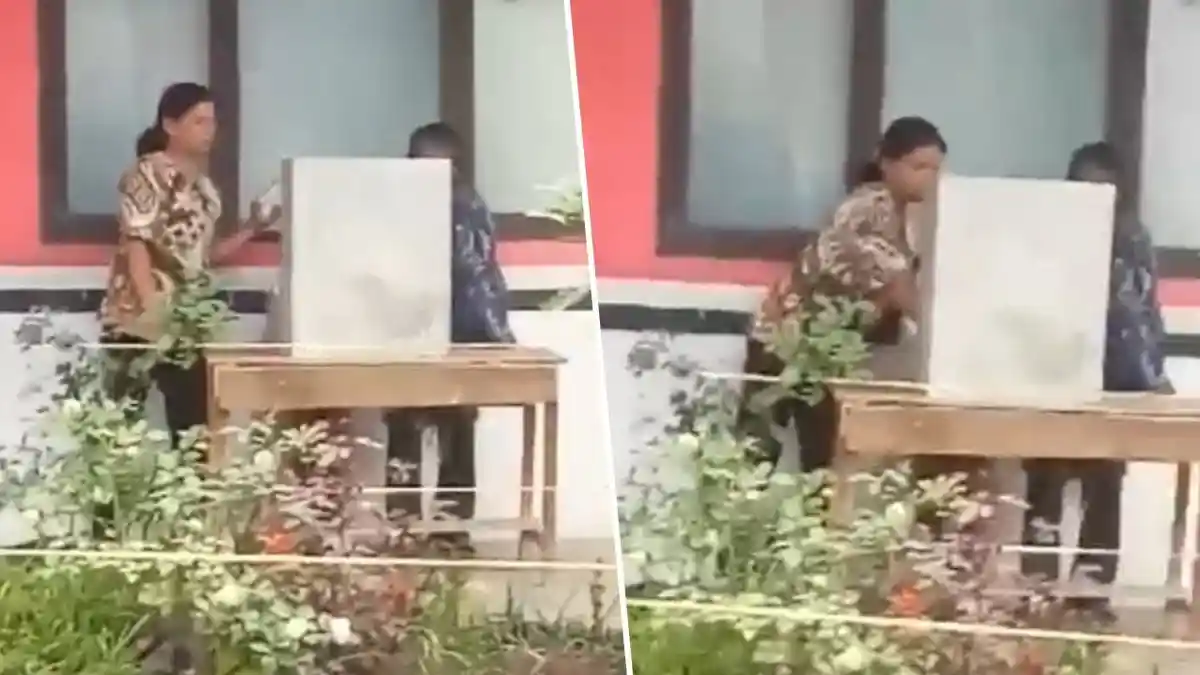 Dekati Warga di Bilik Suara, Istri Kades Disebut-sebut Curang dalam Pilkada 2018