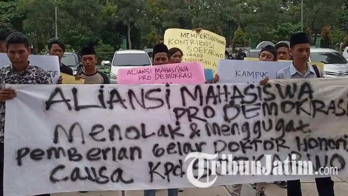 Mahasiswa UINSA Tolak Pemberian Gelar Honoris Causa pada Soekarwo, Warek III: Mereka Tak Punya Hak