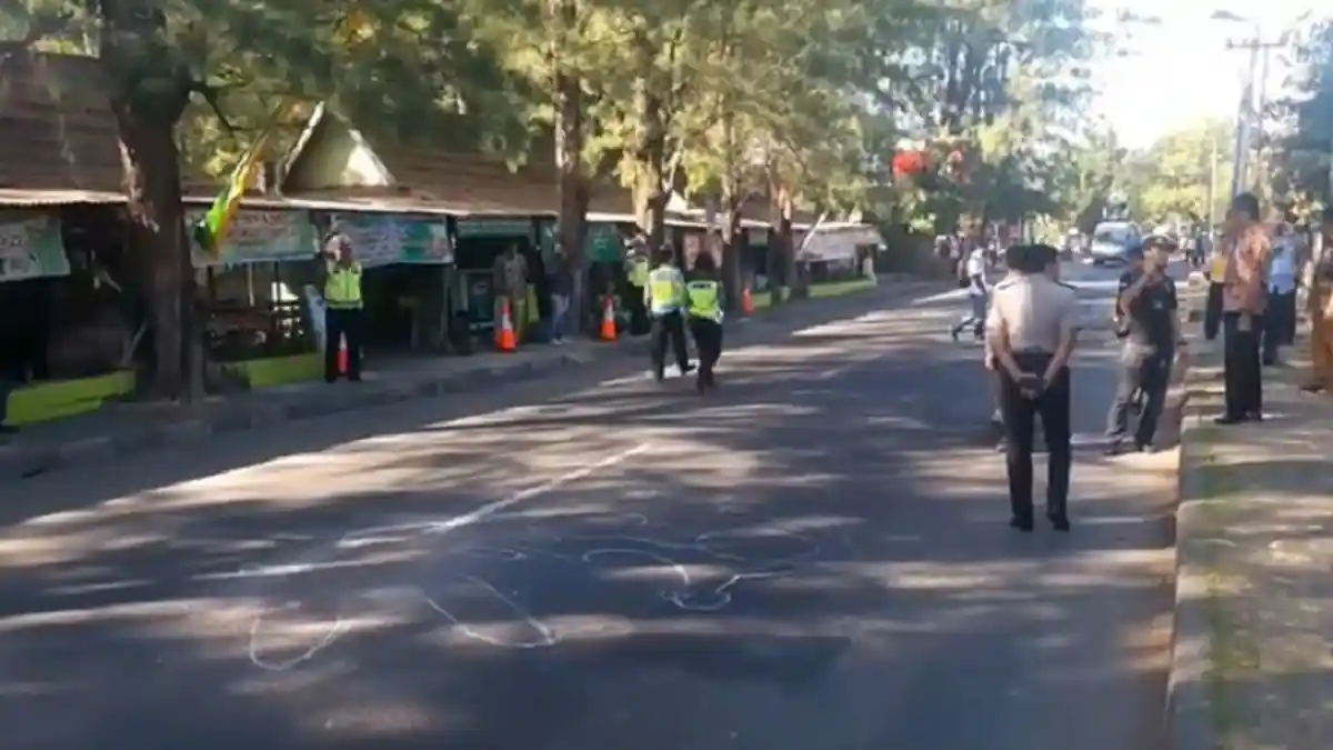 VIDEO - Suasana Olah TKP Tewasnya Pemotor Diduga Ditabrak Pemilik Mercy di Samping Mapolresta Solo