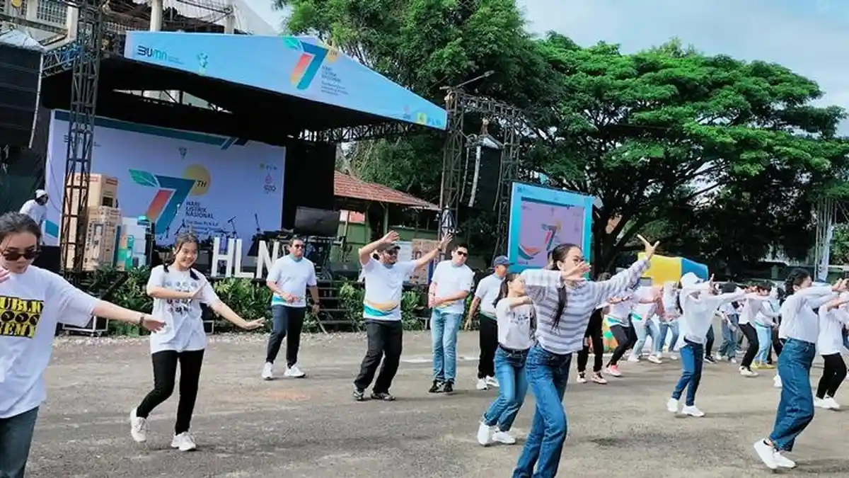 Keseruan Jalan Santai Pegawai PLN Lampung HLN ke-77, Jajaran Manager Ikut Flashmob
