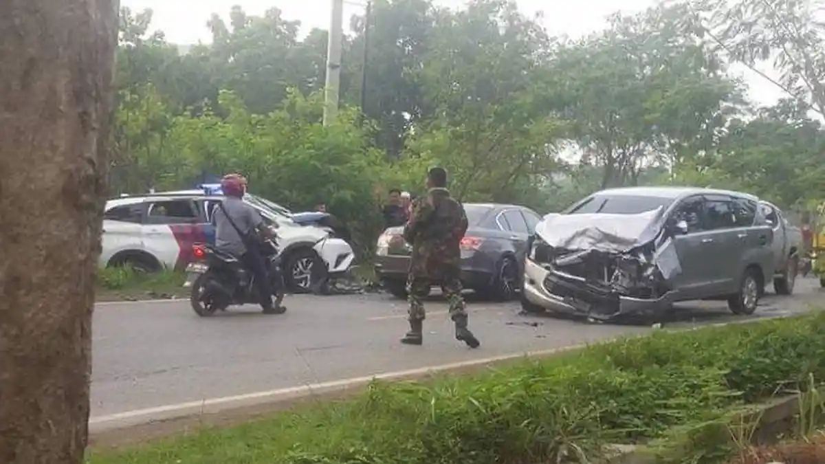 Mobil yang Ditumpangi Kasatlantas Polres Tala Tabrakan Lalu Terguling ke Samping