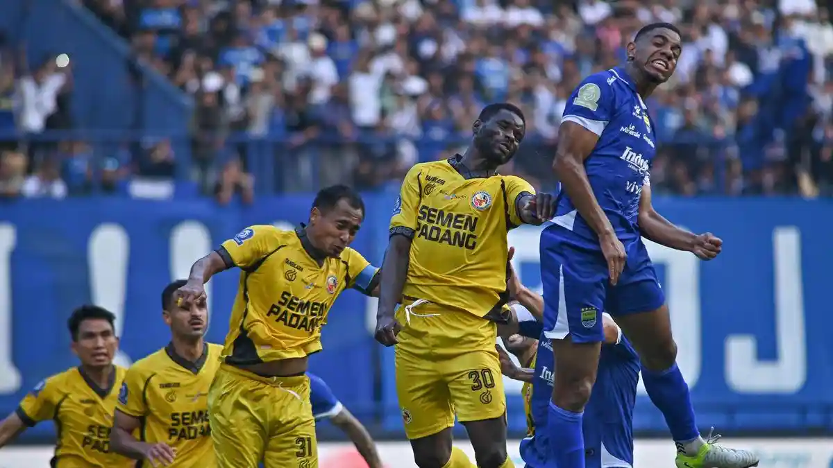 Beri Psywar Jelang Hadapi Persib Bandung, Semen Padang Digeruduk 2 Suporter
