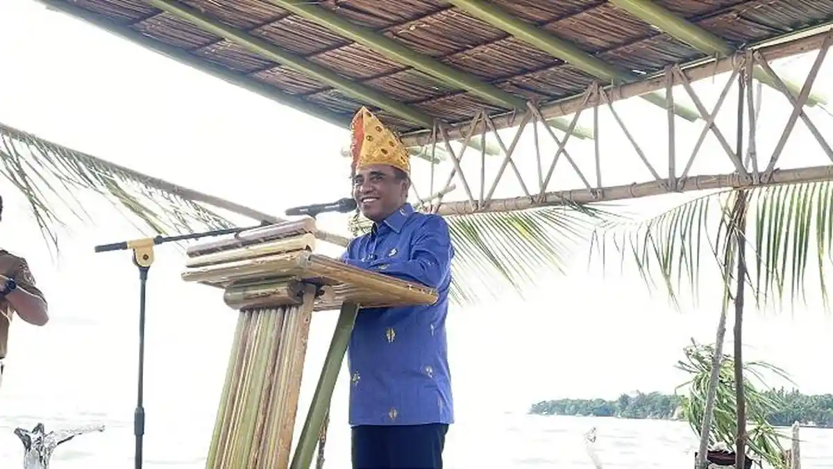 Gubernur Anwar Hafid Janjikan Bantuan Modal untuk Penenun Donggala pada ...