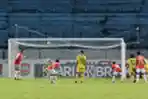 Marco Motta (Persija) Gagal Melakukan Eksekusi Penalti