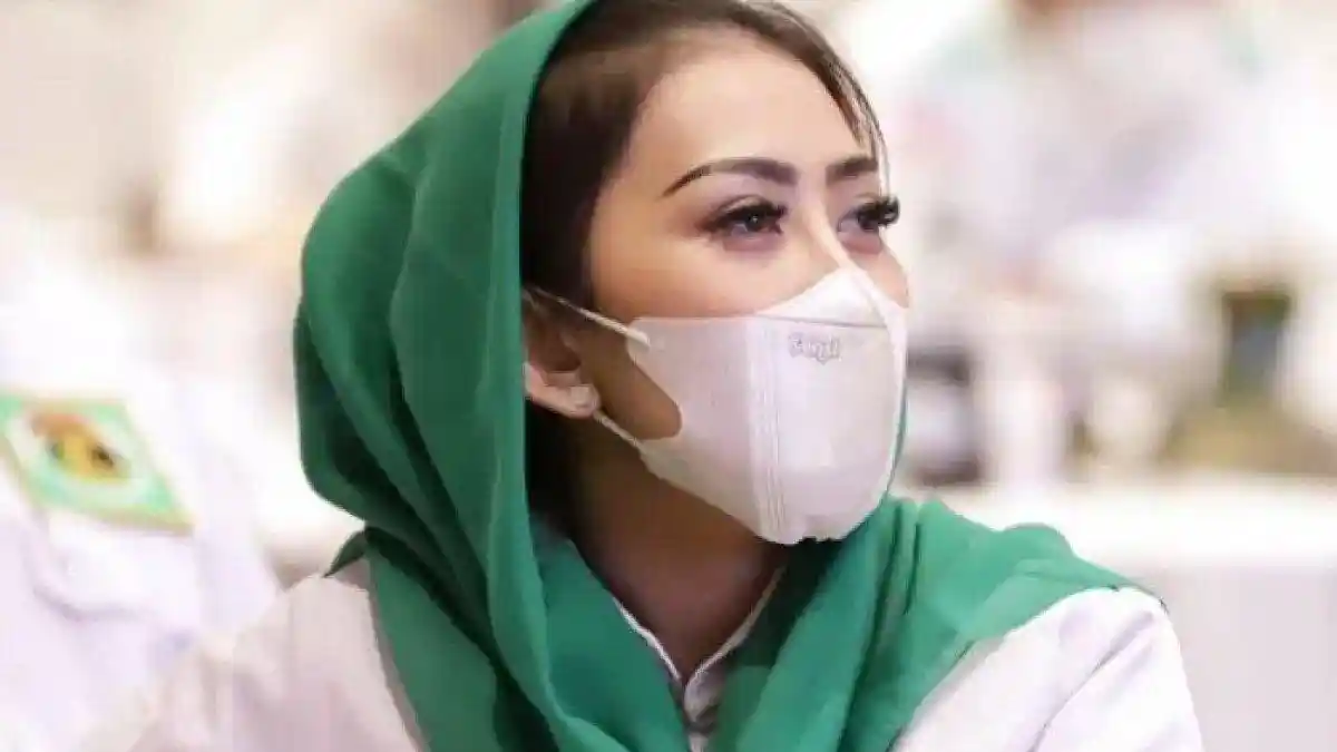 SOSOK Rina Fitri Caleg yang Dituding Selingkuh dengan Kakek 60 Tahun, Langsung Klarifikasi