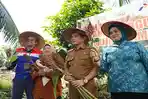 Pj-Wali-Kota-Pontianak-Ani-Sofian-memanen-sorgum-234rewf.jpg