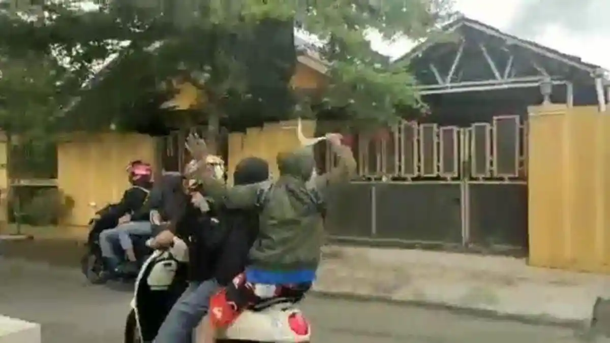 Viral Remaja di Sumedang Acungkan Celurit di Jalan Raya, Polisi Minta Warga Melaporkan Jika Melihat