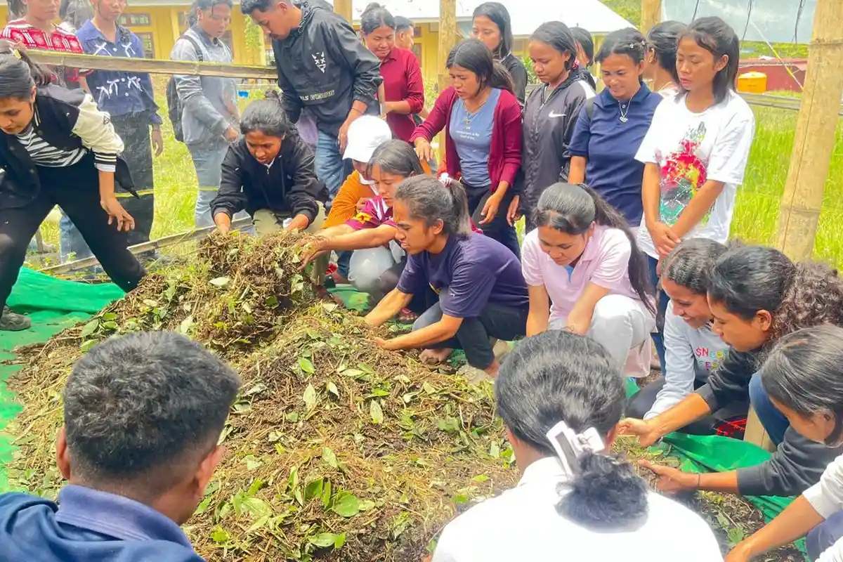 STIPER Flores Bajawa Dorong Penggunaan Pupuk Organik Untuk Kurangi Ketergantungan Pupuk Kimia