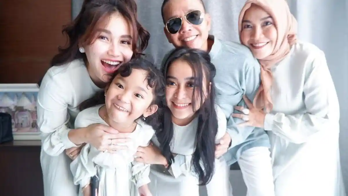 Saat Ultah, Ayu Ting Ting Dapat Kado Romantis dari Sosok ini : Tiap Menit Bilang I Love You