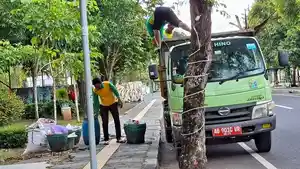 Tak-Berlangganan-Warga-di-Kulon-Progo-Pilih-Buang-Sampah-ke-Depo-Pasar-hingga-Menumpuk.jpg
