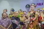 Perkuat Cinta Budaya Lewat Tari Kreasi Jaipong 2025, Pemenang Semringah dapat Piala dari Wali Kota