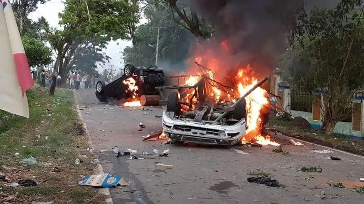 Mobil Polisi Dibakar di Jalinsum, Warga Ngamuk Pembagian BLT Tak Adil