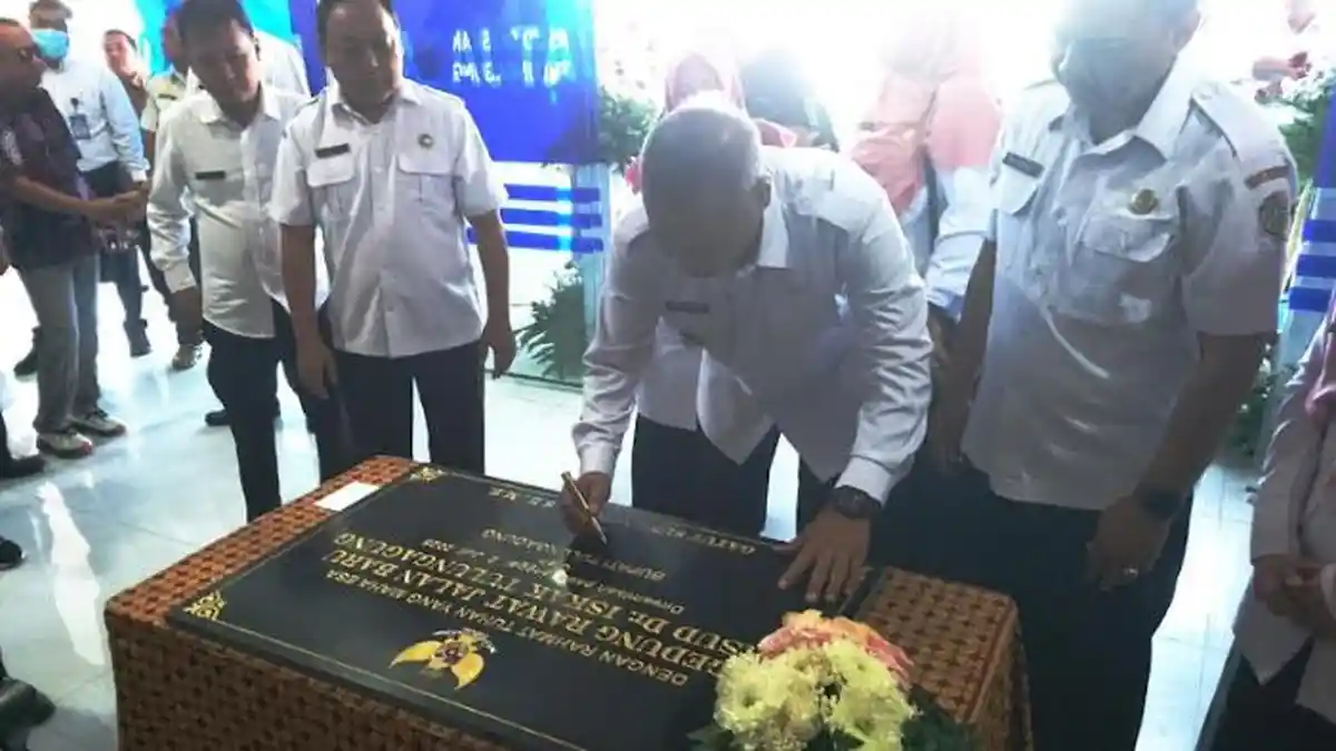 Resmikan Gedung Baru Rawat Jalan di RSUD dr Iskak, Bupati Tulungagung Ingatkan Soal Independensi