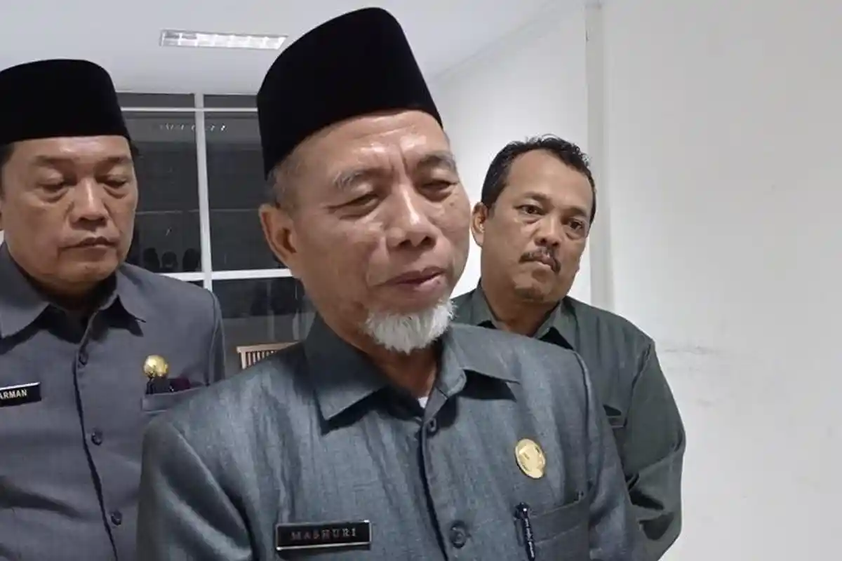 Bupati Merangin Perintahkan Sekda Telusuri Pemotongan Gaji Guru Honorer SMP 2 Merangin