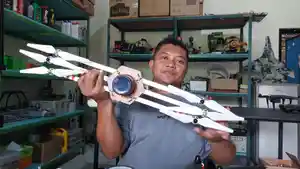 20260525-wahid-hasim-tunjukkan-smart-drone-fishing-kebumen.jpg
