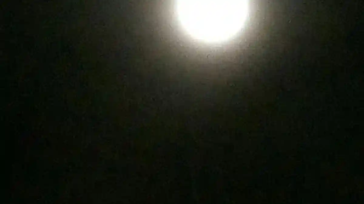 FOTO: 'Supermoon' Sempurna di Kota Watampone