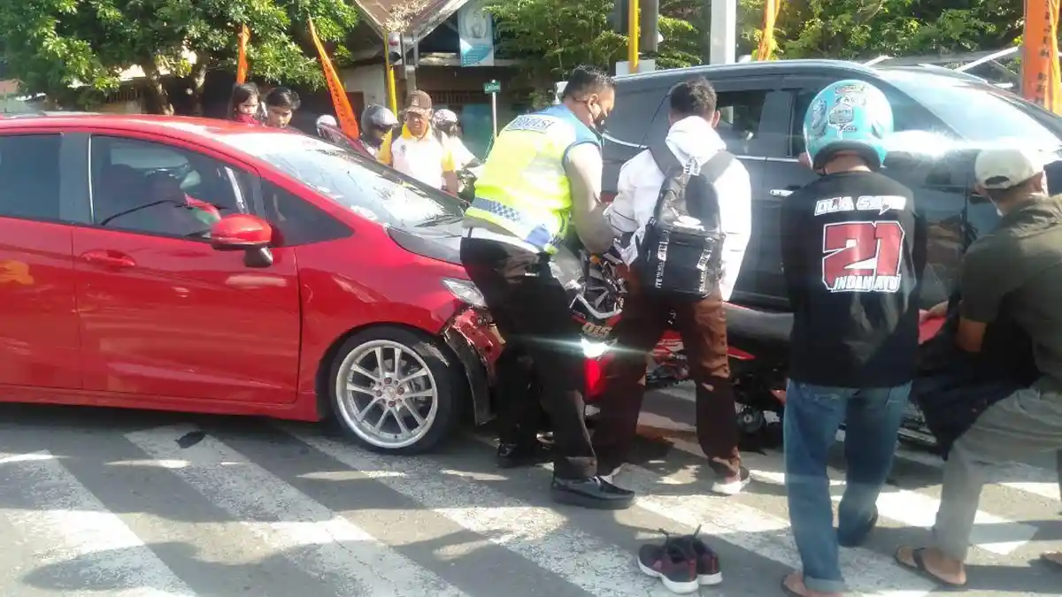 Breaking News: Honda Jazz vs Motor Trail di Pammanu Luwu, 1 Tewas