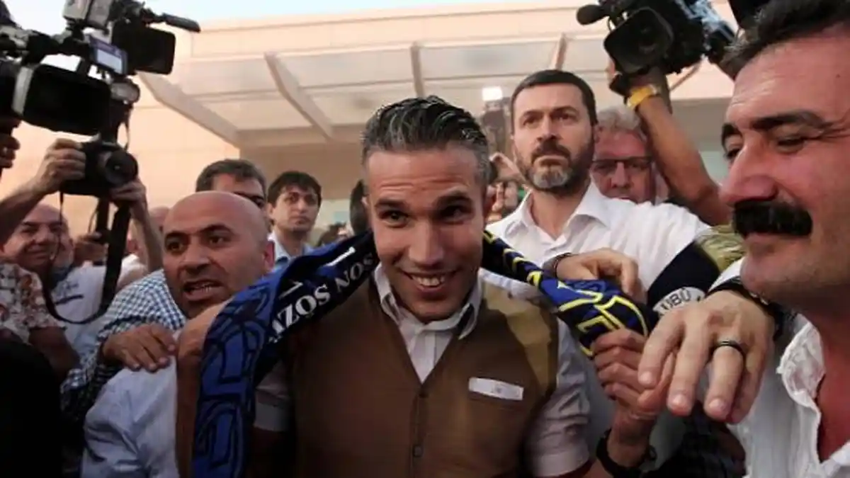 Van Persie Janji akan Buat Fans Fenerbahce Bahagia.