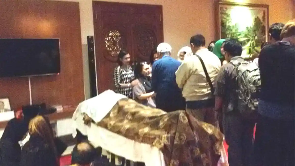 Anto Hoed dan Melly Goeslaw Berduka Ayahanda Tercinta Meninggal Dunia