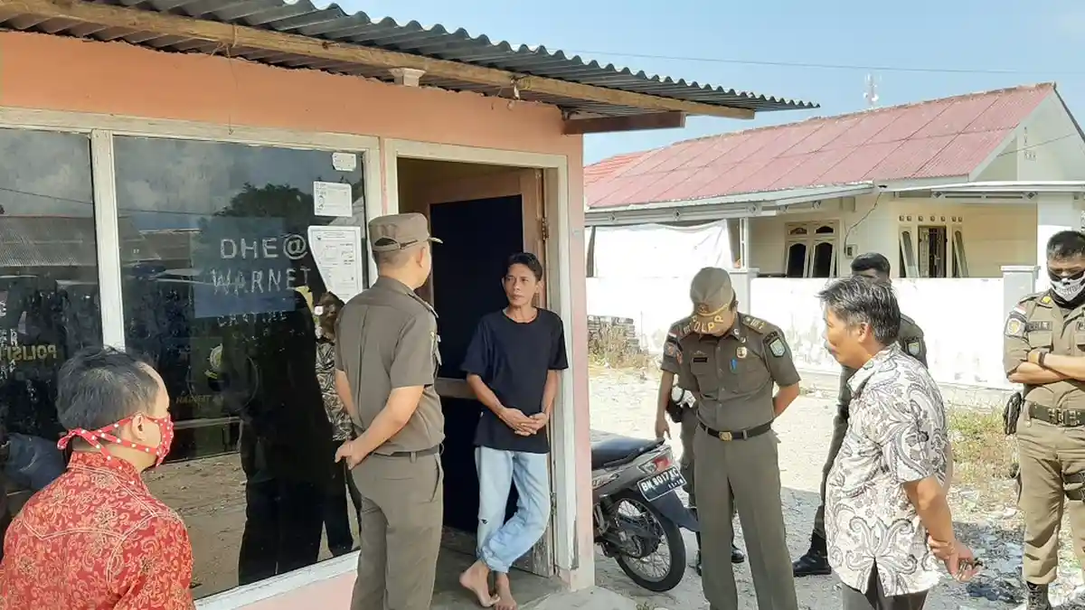 Dirumahkan oleh Sekolah, Pelajar SMK di Koba Ini Malah Kedapatan Asik Main di Warnet