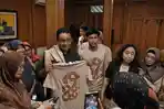 Anies-dan-teman-SMA-reuni.jpg