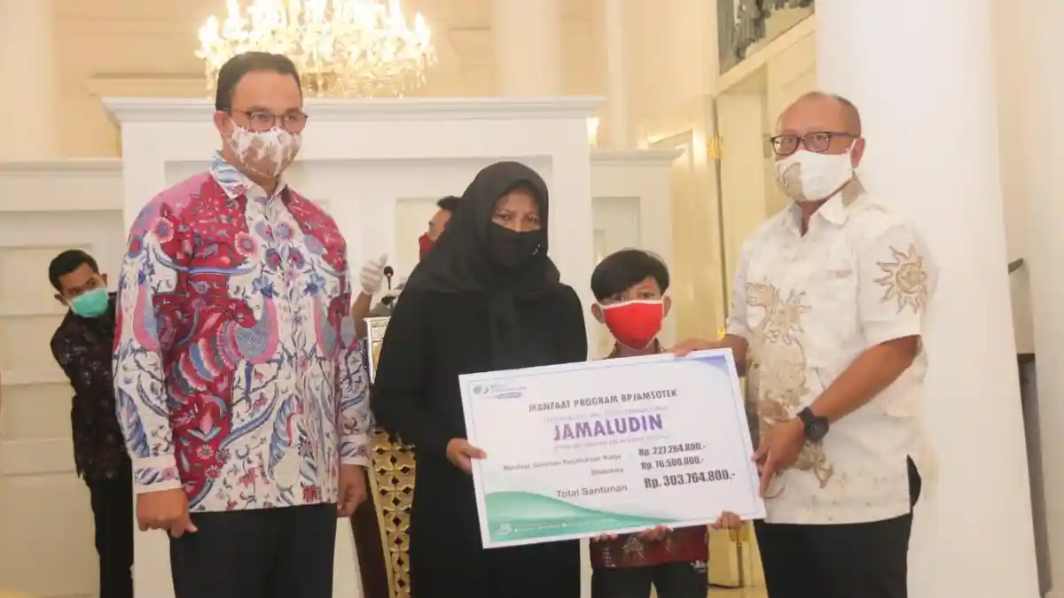 Ahli Waris Dua Petugas PPSU DKI yang Meninggal Dunia Dapat Bantuan BPJamsostek