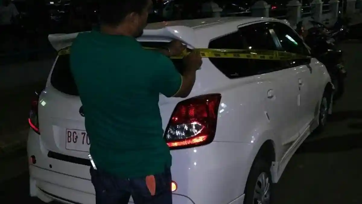 Dari Mobil yang Nabrak Polisi Ditemukan Bong Serta Bungkusan Diduga Sabu