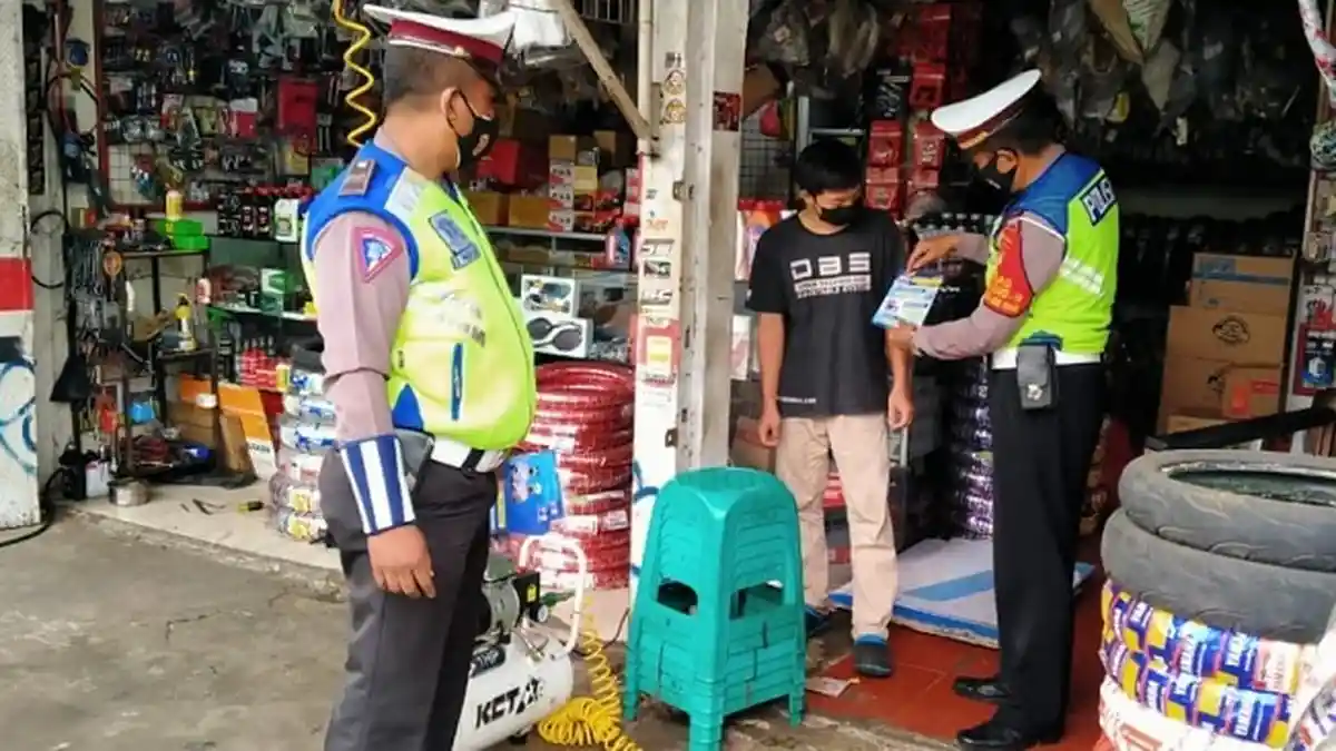 Selama Operasi Zebra Jaya 2021 Digelar, Polisi Menegur Bengkel-bengkel yang Menjual Knalpot Bising