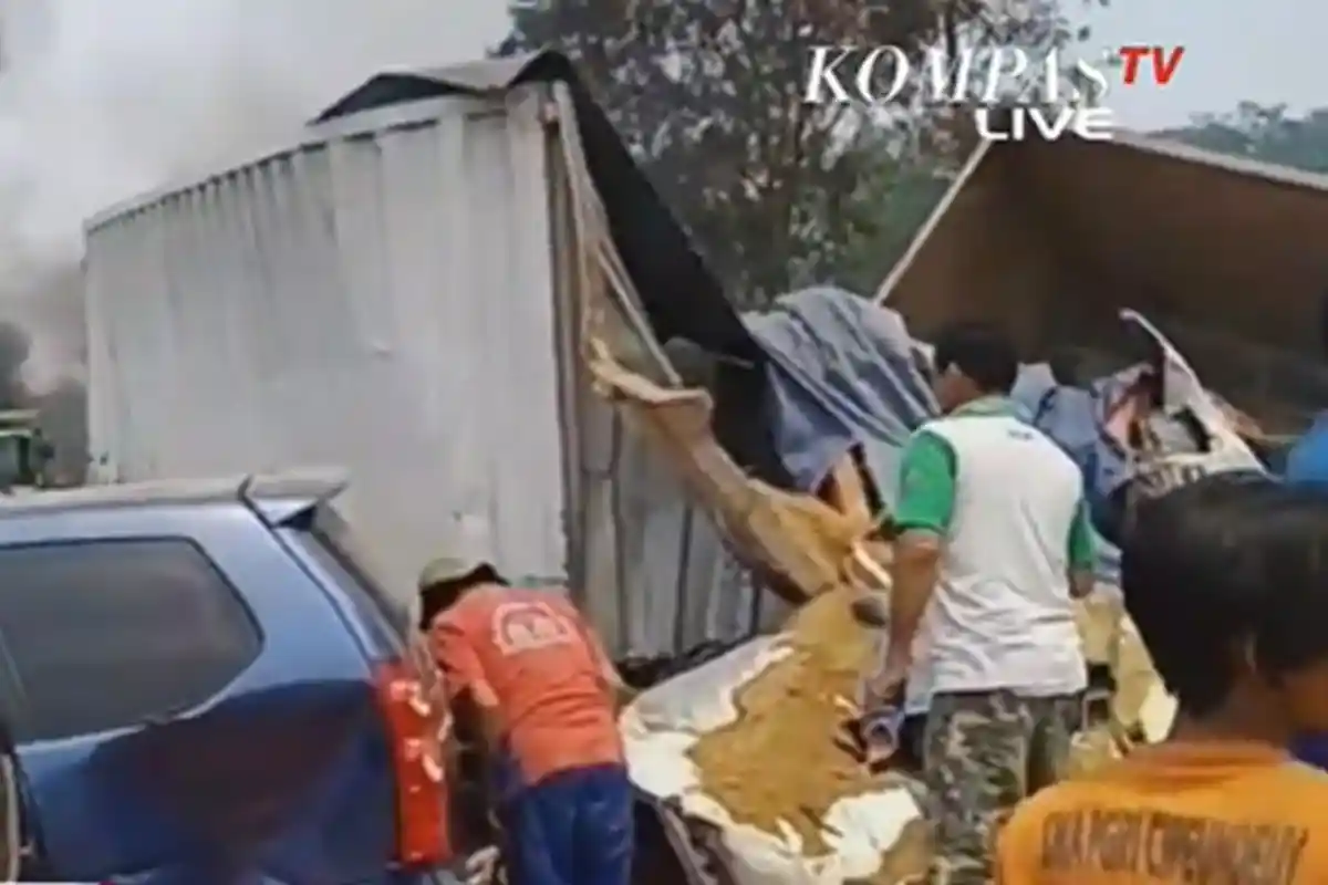 Kronologi Kecelakaan Maut di Tol Cipularang, Diduga karena Truk Terguling, Korban Tewas Jadi 9 Orang