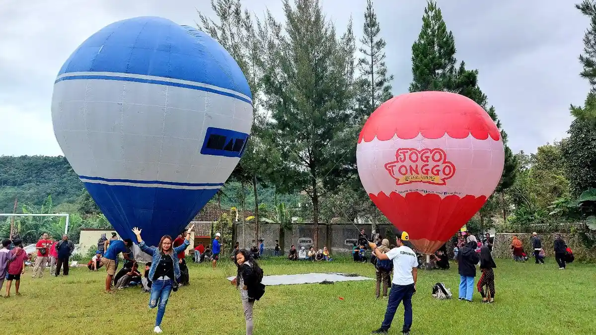 Melihat Warna-warni Atraksi Balon Udara di Langit Kemuning Karanganyar, Daya Tarik Wisata Baru!