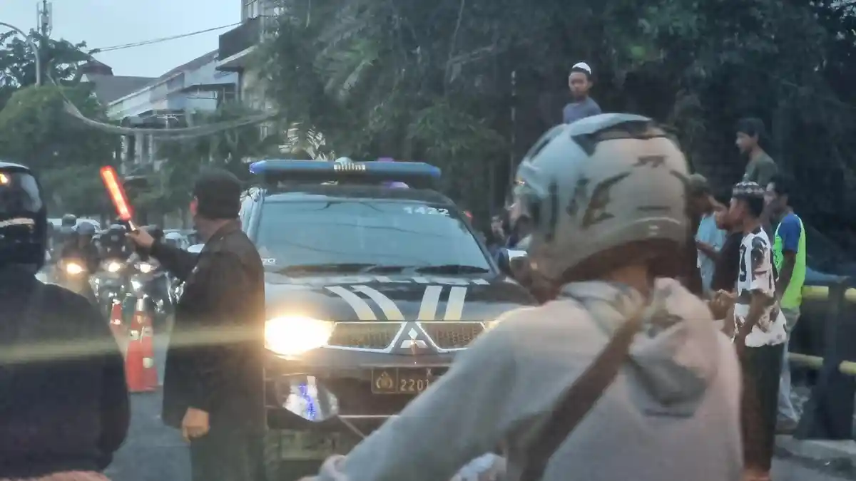 Lagi, Pemotor Bernasib Tragis seusai Gagal Dahului Truk Tangki dari Kiri di Gresik