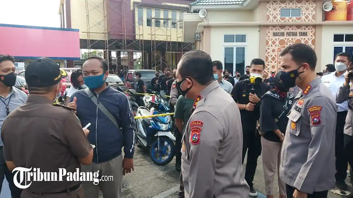 Polda Sumbar dan Polresta Padang Serahkan Kendaraan Hasil Curian Kepada Pemiliknya