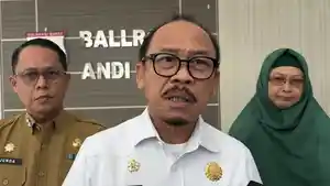 Gubernur-Sulbar-Suhardi-Duka-saat-ditemui-di-Kantor-Gubernur-Sulbar-Selasa-262026.jpg