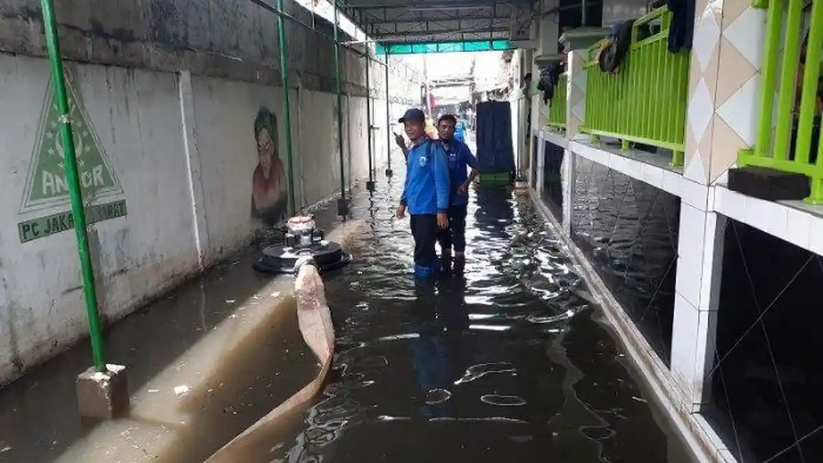Warga Tegal Alur: Kami Sudah Bosan dengan Banjir Setiap Tahun